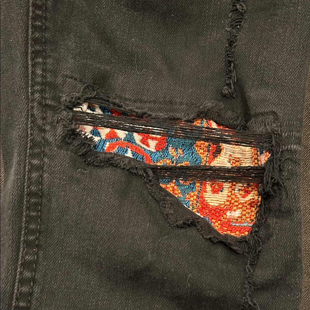 32x32 AMALFI Distressed Denim Jeans W/ UNDERLAY - Black Yellow Red Retail $180 - Picture 5 of 6